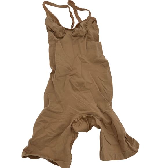 Skims Seamless Sculpting Mid Thigh Bodysuit NWOT Size Medium - Picture 1 of 5